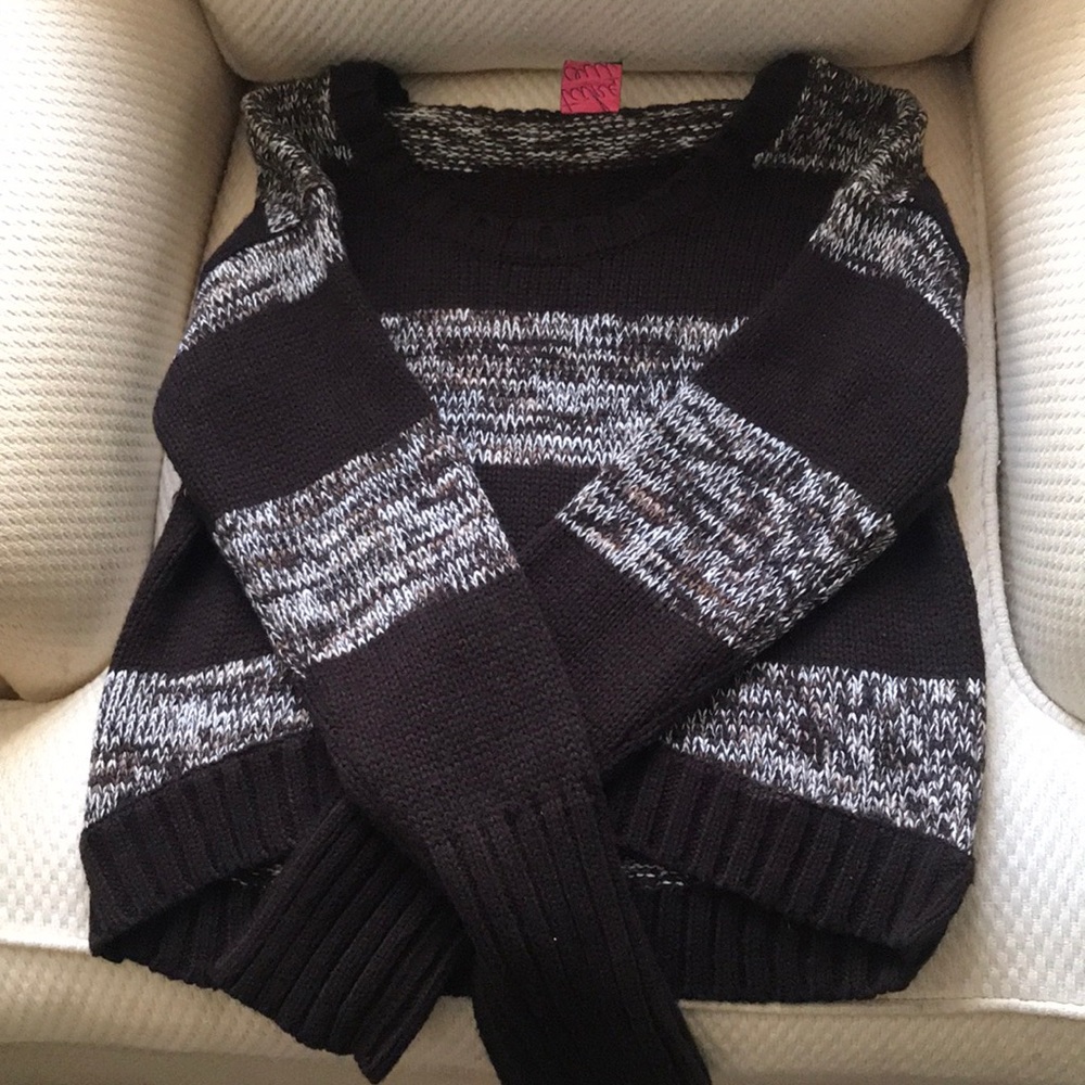 Mid drift sweater